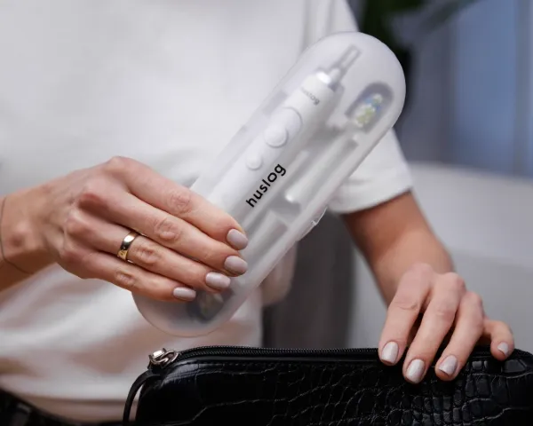 Szczoteczka elektryczna soniczna do zębów Huslog - podróżne etui zapewnia higieniczne przechowywanie