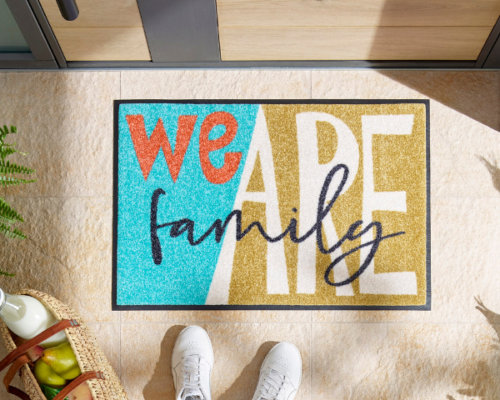 wycieraczka-pod-drzwi-ozdobna-75-x-50-cm-prezentacja-przy-drzwiach