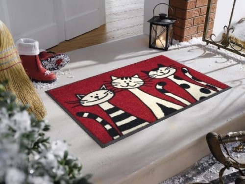 Wycieraczka do butów 75 x 50 cm Koty - aranżacja przed drzwiami
