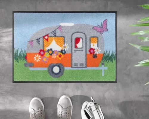 Wycieraczka pod drzwi dekoracyjna 75 x 50 cm - prezentacja przed drzwiami wejściowymi