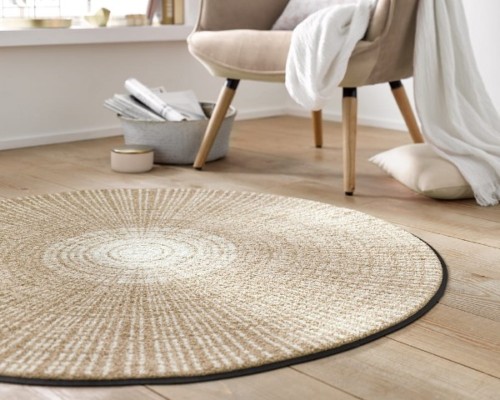 dywan-do-salonu-okragly-bezowy-Ø-115-cm-prezentacja-na-podlodze
