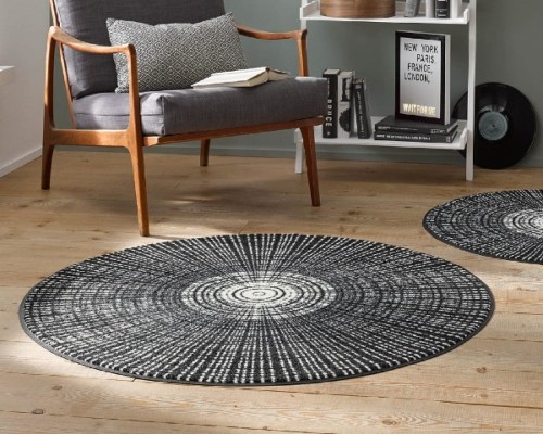 dywan-do-salonu-okragly-145-cm-czarny-prezentacja-na-podlodze