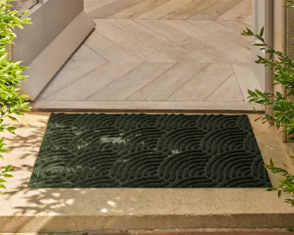 Wycieraczka zewnętrzna pod drzwi 90 x 60 cm zielona Waves - prezentacja pod drzwiami