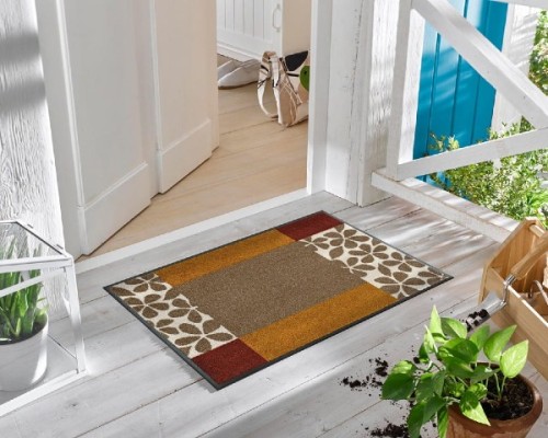 wycieraczka-do-butow-prezentacja-pod-drzwiami