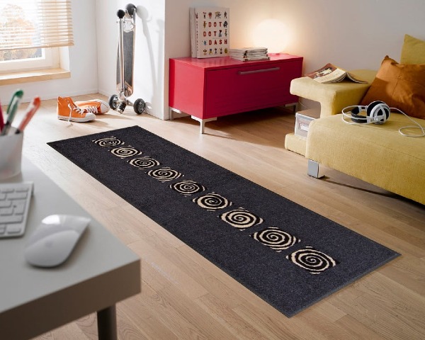 chodnik-do-salonu-ozdobny-prezentacja-na-podlodze