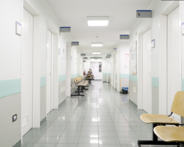 Odbojnica-scienna-AcroMat---aranzacja-w-poczekali-placowki-medycznej