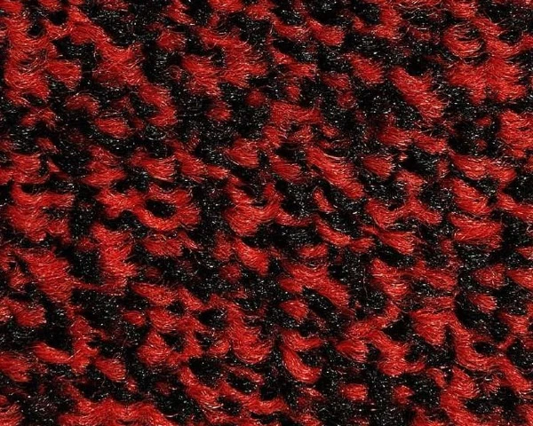Zbliżenie na eleganckie bordowe runo High-Twist Nylon profesjonalnej wycieraczki wejściowej.