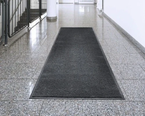 wycieraczka-wejsciowa-85-x-60-cm-szara-prezentacja-na-podlodze