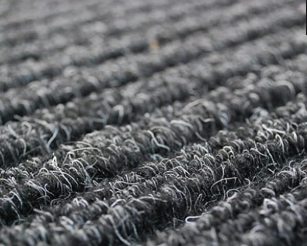 wycieraczka-do-butow-czarnaa-ryfelmata-wlosie