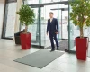 Wycieraczka-pod-drzwi-duza-szara-85x150-cm-Monokolor-aranzacja-przy-wejsciu-do biura