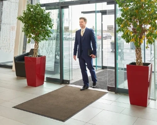 Wycieraczka-pod-drzwi-brazowa-85x150-cm-Monokolor-Taupe