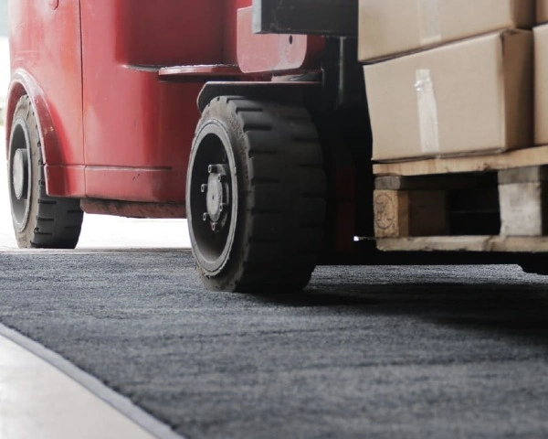 Mata-do-wozkow-widlowych-85-x-400-cm-WheelMat-detal