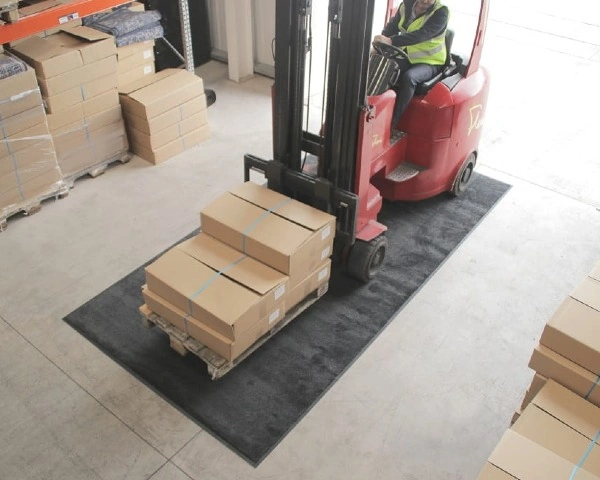 Mata-do-wozka-widlowego-WheelMat-najazd-wozkeim