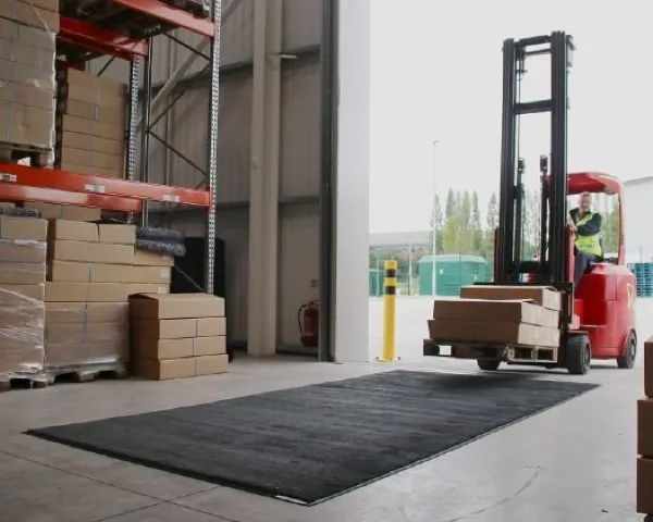 Mata-pod-wozkek-widlowy-85x400cm-WheelMat-w-magazynie