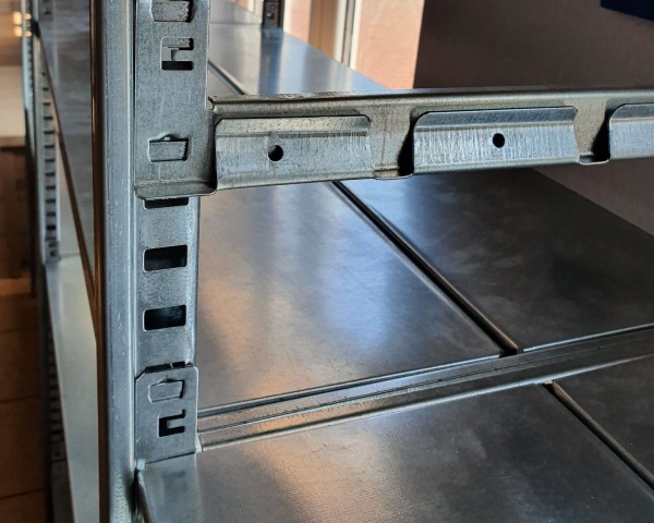 Półka do regału panelowego 100x20 cm stal ocynk - widok belki bocznej