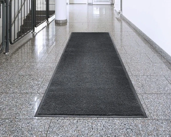 wycieraczka-wejsciowa-cm-szara-prezentacja-na-podlodze