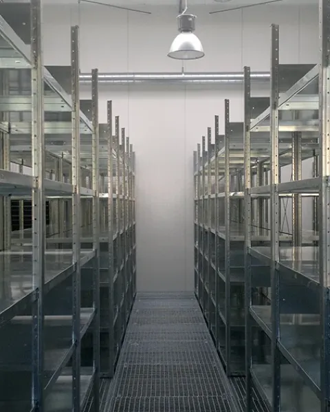 Regal-magazynowy-250-cm,-1150-kg-calkowitej-ladownosci-prezentacja-w-nowym-magazynie