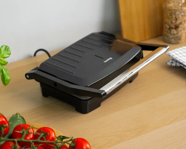 Grill elektryczny o mocy 1000 W - aranzacja w kuchni