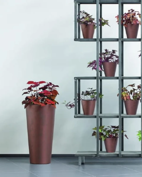 prosperplast-doniczki-tubus-corten-prezentacja-w-mieszkaniu