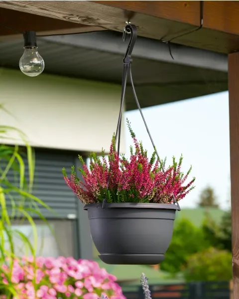 form plastic malta doniczka wiszaca arnazacja na tarasie