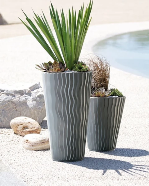 donice okragle prosperplast sandy slim prezentacja na zewnatrz