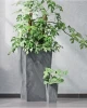 donice-urbi-square-beton-effect-prezentacja-w-pomieszeniu.webp