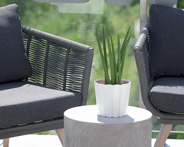 doniczka dekoracyjna prosperplast boardee basic prezentacja na stole