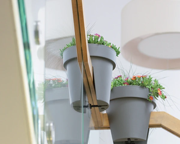 doniczki okragle prosperplast lofly railing aranzacja na balkonie.webp