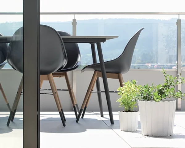 prosperplast boardee basic doniczki okragle prezentacja na tarasie