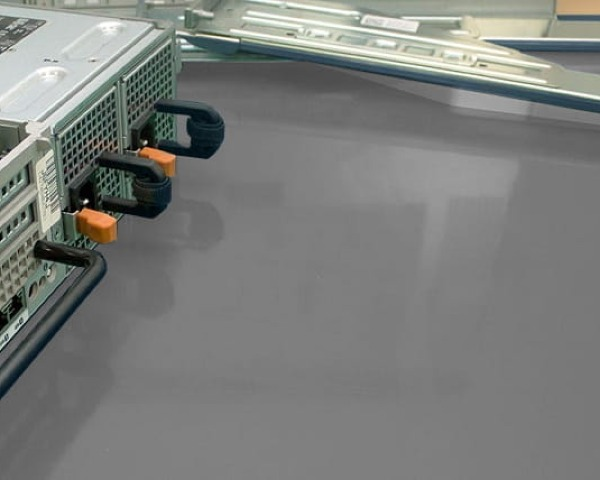 specjalistyczna-mata-antystatyczna-prezentacja-na-linii-produkcyjnej