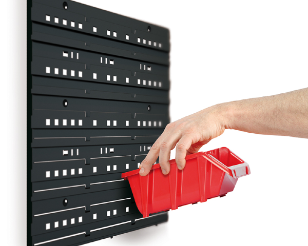 Kuwety można powiesić na tablicy warsztatowej