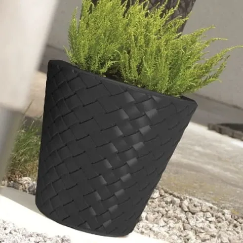 prosperplast-donica-okragla-duza-matuba-prezentacja-w-ogrodzie