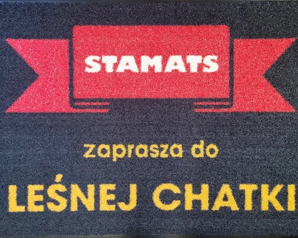 Mata z logo Jet-Print Outdoor – indywidualna realizacja zewnętrznej wycieraczki wejściowej dla centrum turystyki leśnej.