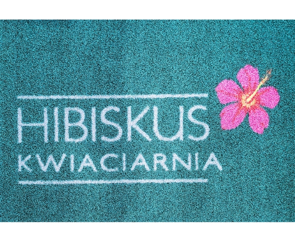 Personalizowana wycieraczka zewnętrzna reklamowa z logo marki spełniająca surowe wymogi bezpieczeństwa i atesty BHP.
