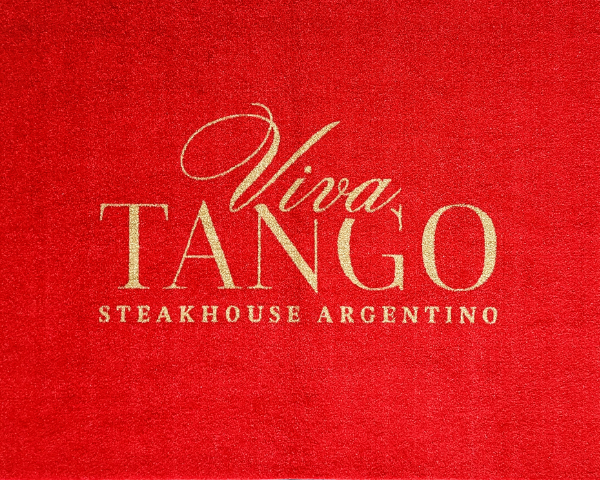 Mata reklamowa czyszcząca z nadrukiem - realizacja Stamats dla restauracji Viva Tango.webp