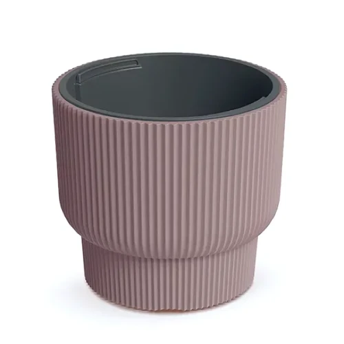 Donica Milly 40 cm marsala DBMLR400 Prosperplast. Okrągła doniczka w kolorze zgaszonego różu z pionowymi żłobieniami, zaprezentowana na białym tle.