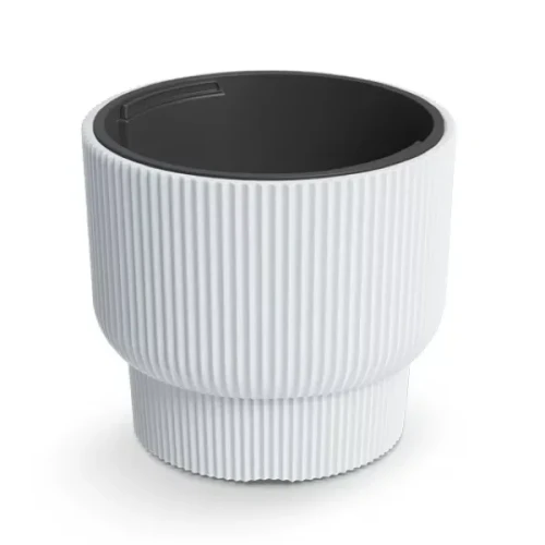 Donica Milly 30 cm biała DBMLR300 Prosperplast. Okrągła doniczka w kolorze czystej bieli z pionowymi, matowymi żłobieniami na białym tle.