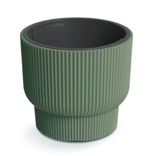 Donica Milly 40 cm zielona pinia DBMLR400 Prosperplast. Duża okrągła doniczka w kolorze leśnej zieleni z pionowymi prążkami na białym tle.