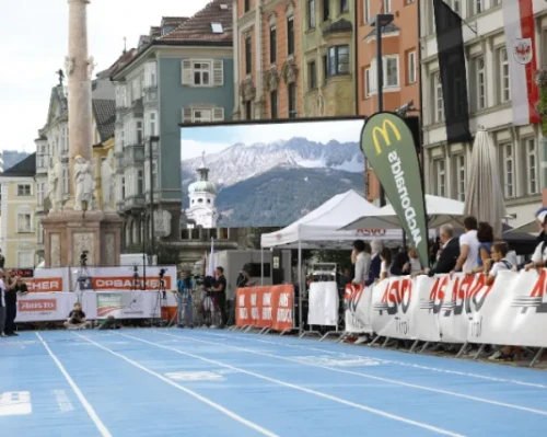 Mata eventowa z własnym nadrukiem Stamats - mata na mecie maratonu