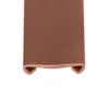 Zbliżenie na przekrój elastycznej okładziny poręczowej 30x8 mm w głębokim kolorze miedzianym.