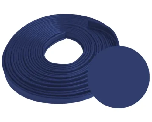 Granatowa okładzina poręczowa 40x6 mm z PCV, zwinięta w rolkę o długości 20 m wraz z próbką koloru.