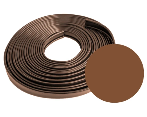 Brązowa okładzina poręczowa 35x6 mm z PVC, zwinięta w rolkę o długości 20 m wraz z próbką koloru.