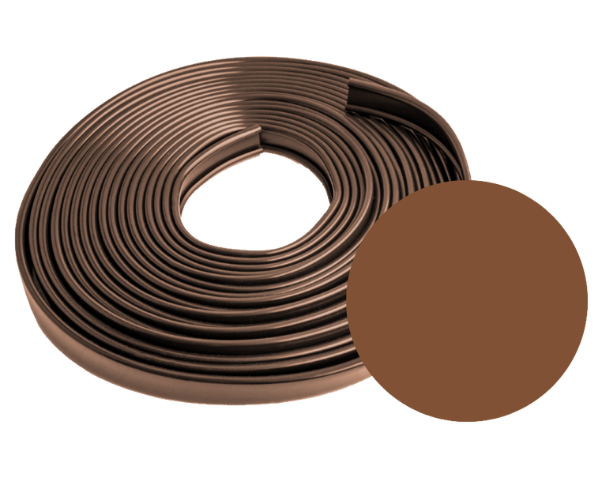 Brązowa okładzina poręczowa 35x6 mm z PVC, zwinięta w rolkę o długości 20 m wraz z próbką koloru.