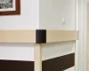 Narożnik do odbojoporęczy ConvexAl zastosowany w nowoczesnym wnętrzu.