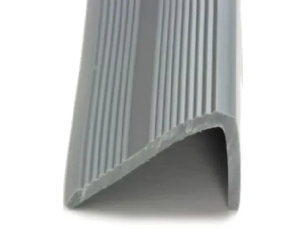 Narożnik na krawędź schodów z PVC 36x20 mm.