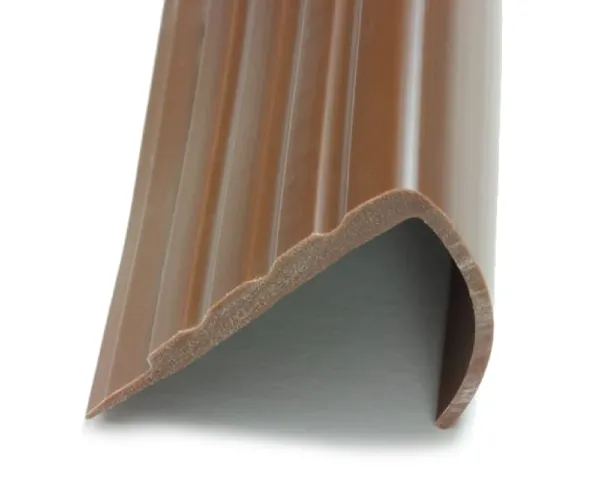 Narożnik na krawędź schodów z PVC, 40x35 mm.