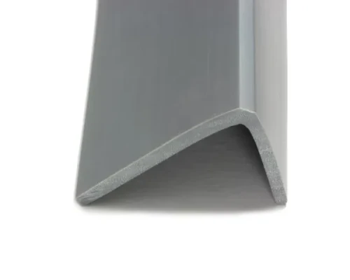 Narożnik ochronny na schody, wykonany z PVC, 36x20 mm.