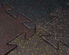 Zbliżenie na fakturę i sposób łączenia maty do siłowni w kształcie puzzli.