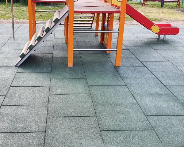 Płyty na plac zabaw SBR - przykładowa inwestycja.
