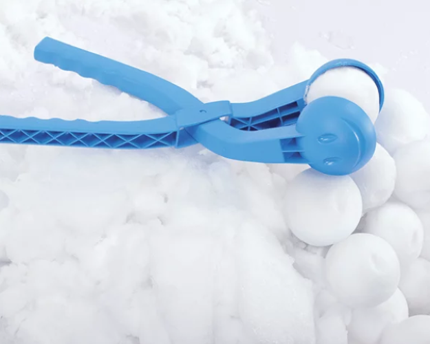 Lekka plastikowa foremka do robienia śnieżek Prosperplast o masie 170 g w kolorze niebieskim.